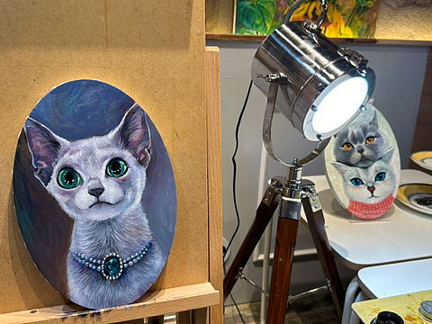 戴珍珠项链的喵