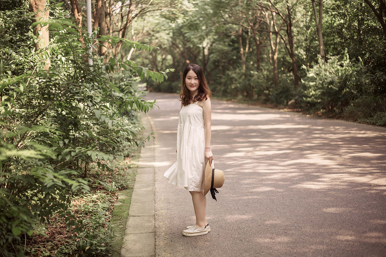 自然卷女孩（图ZNTgzNTM5MzY=） - 人像摄影 - 站酷设计师福夏原创素材 - 站酷ZCOOL