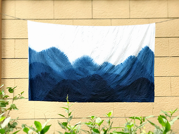 染一枚月亮庆中秋。