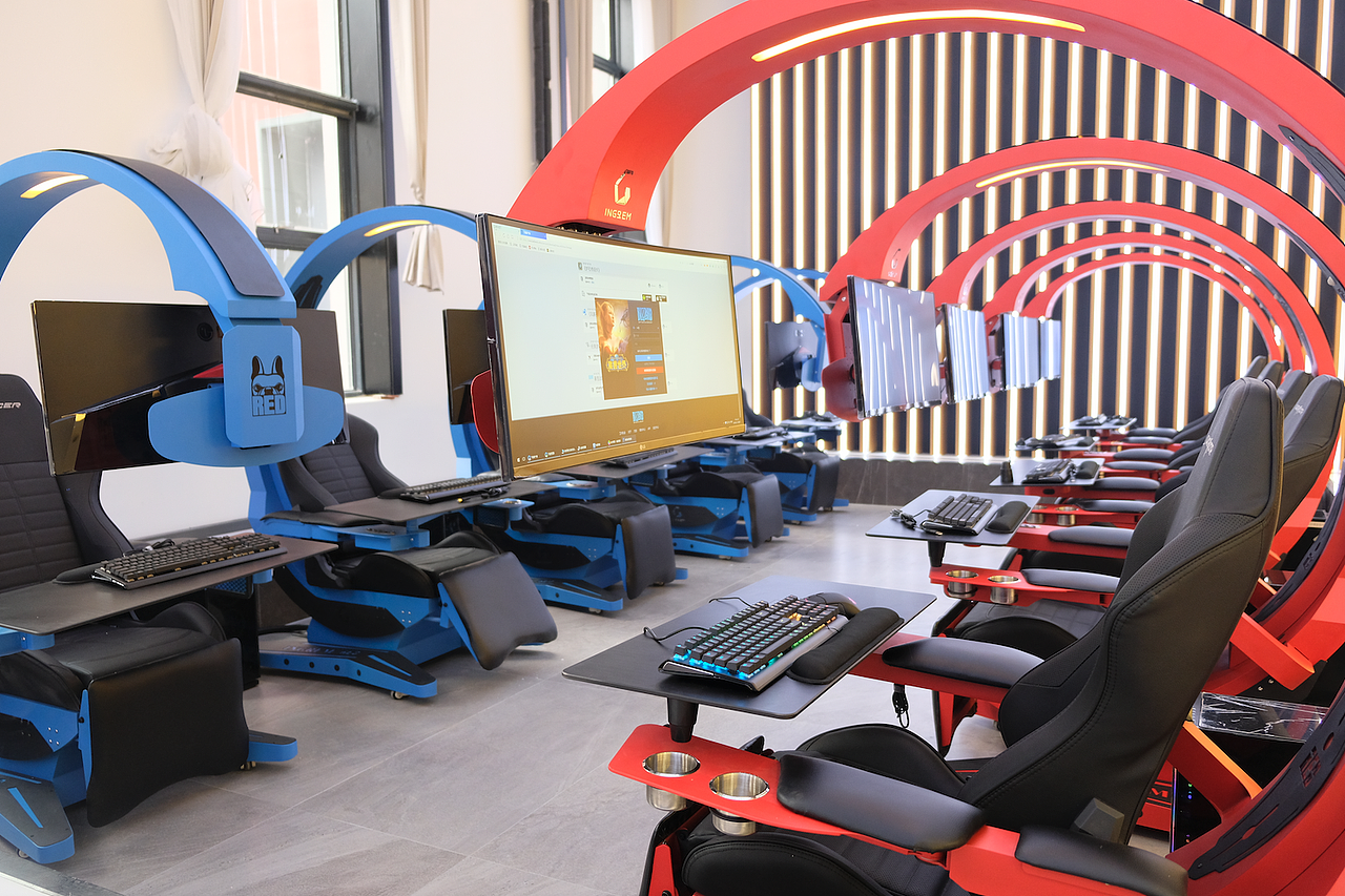 滑滑梯下班的别人家的办公室