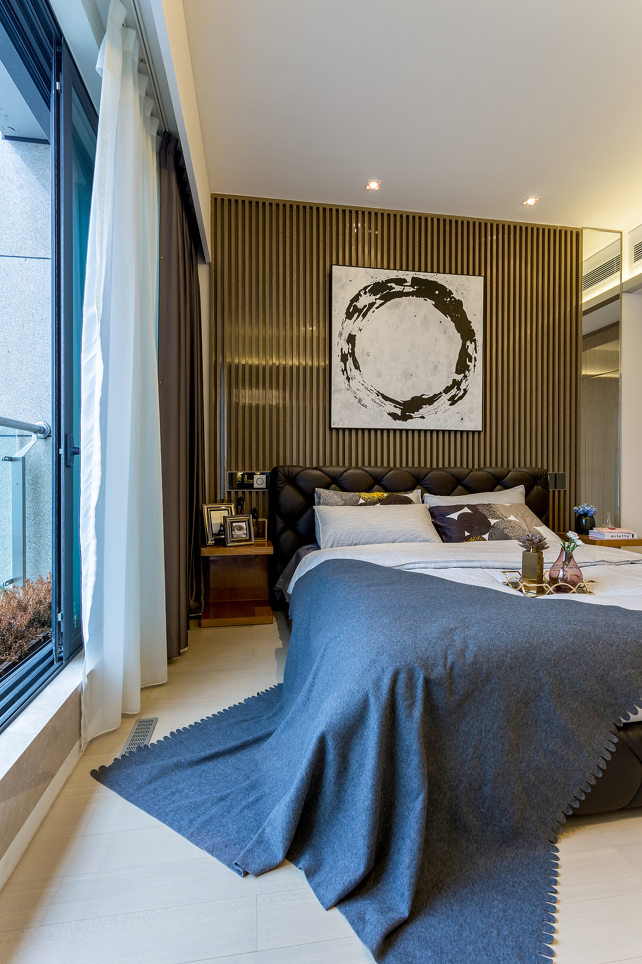 不动声色,无以言表,在细节中体现设计的出彩,看见品质的所在。生活,也可以如此简单。