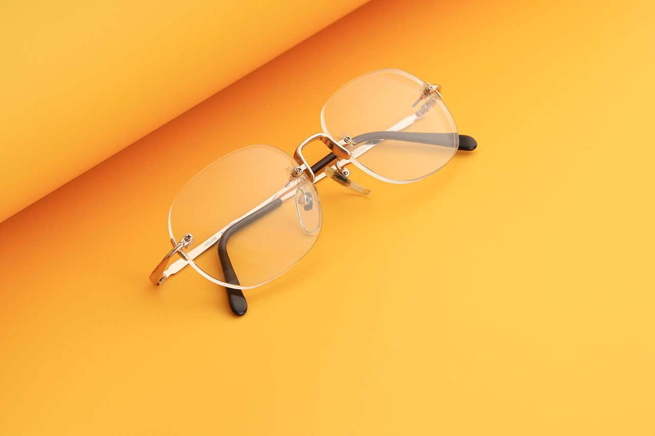 戴了十多年的眼镜