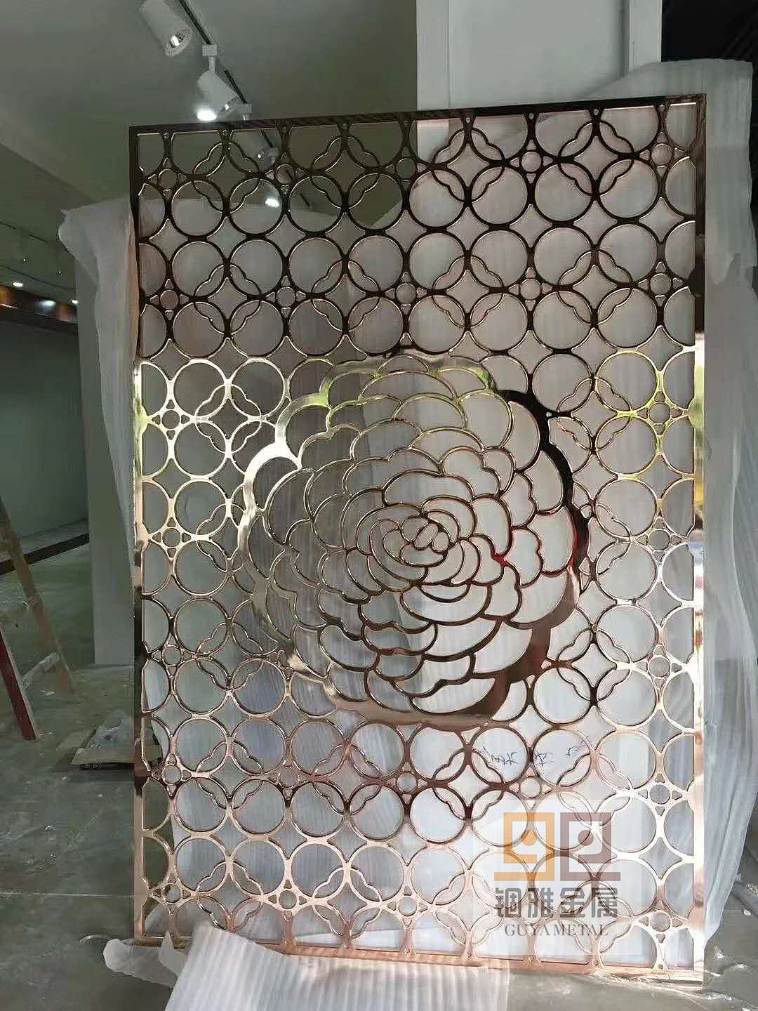 镜面K金艺术铝雕镂空花格经典美感油然而生