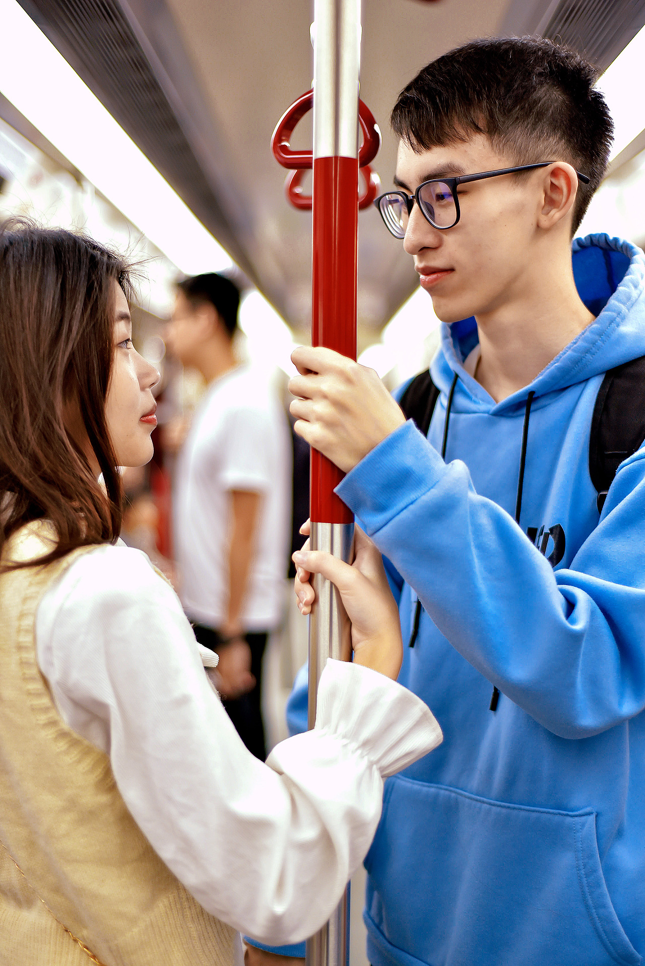 广州地铁情侣拍摄