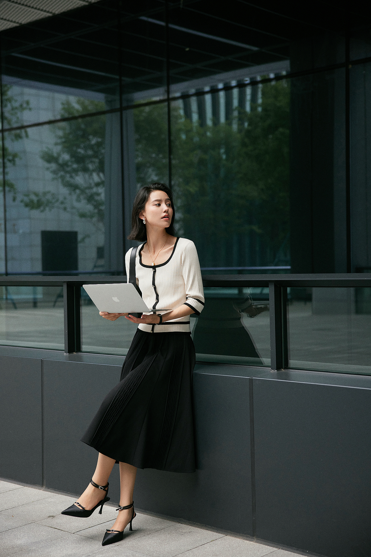 都市丽人下班啦😀