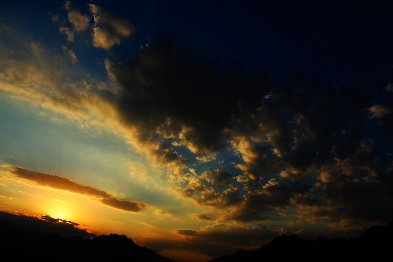 色彩斑斓的日落!