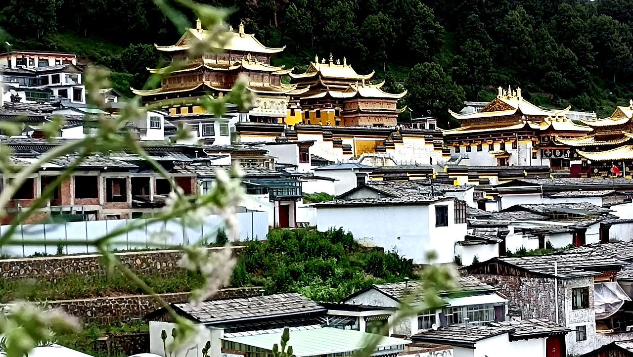 郎木寺，一寺两省三教