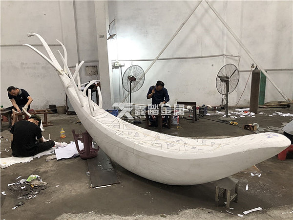 恒大地产示范区不锈钢金属树叶景观雕塑