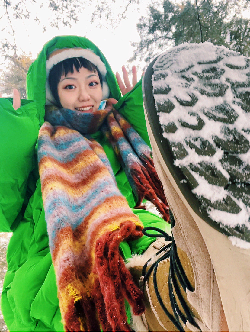 绿色真的好鲜艳长白山旅游拍照人像摄影