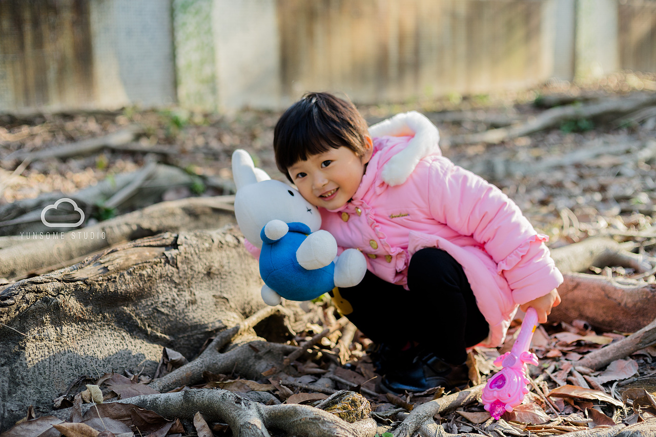 洒满晨光的街（图ZNjc3MjMzMjQ=） - 人像摄影 - 站酷设计师yunsome原创素材 - 站酷ZCOOL