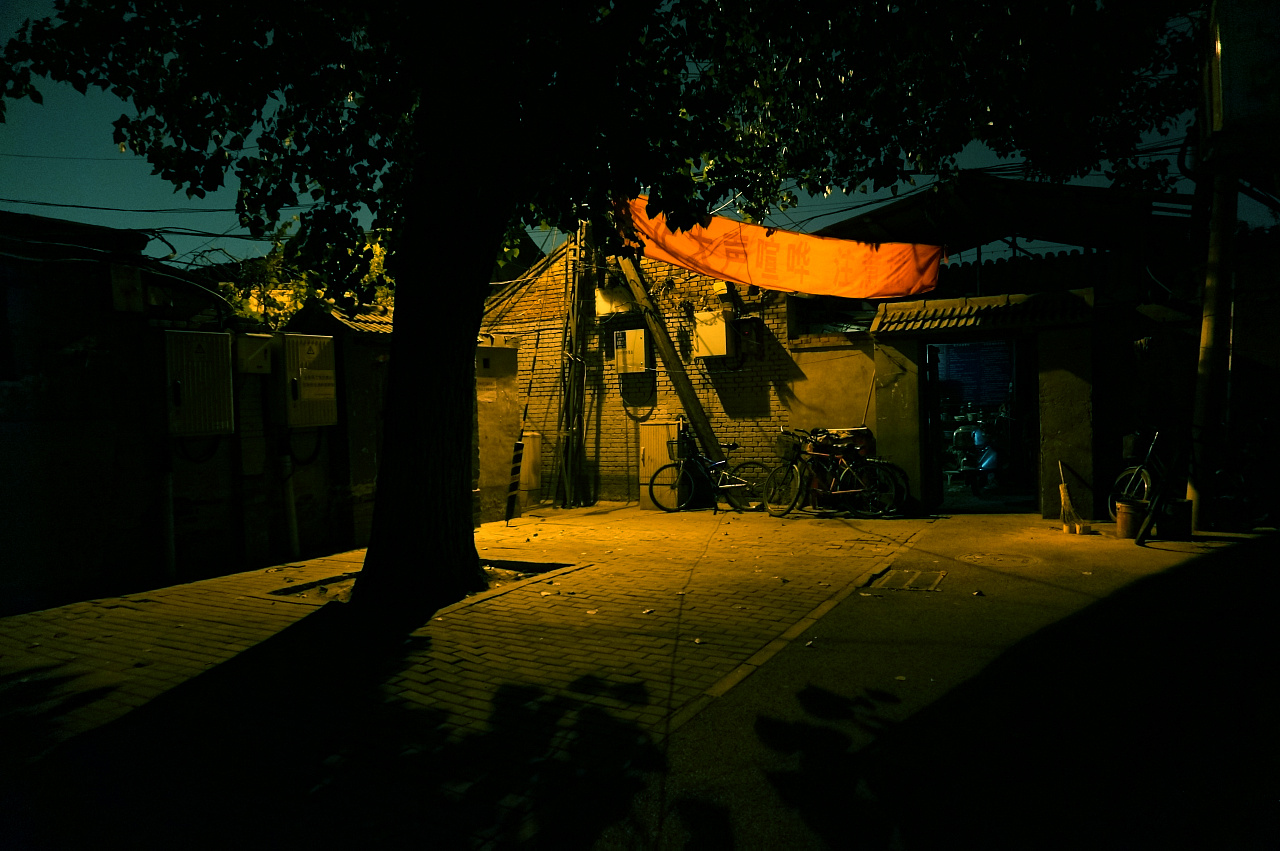 北京胡同——安静的夜晚,躁动的白天