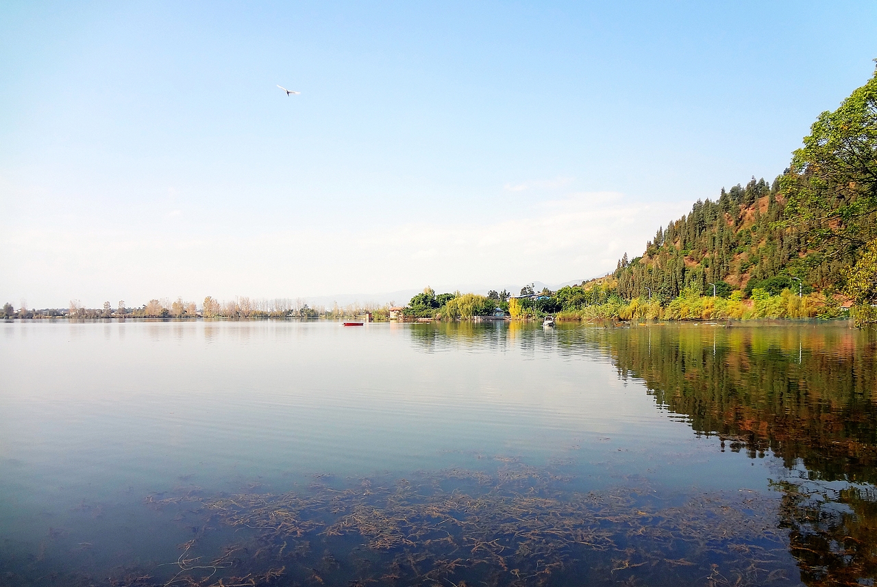 西昌邛海风光