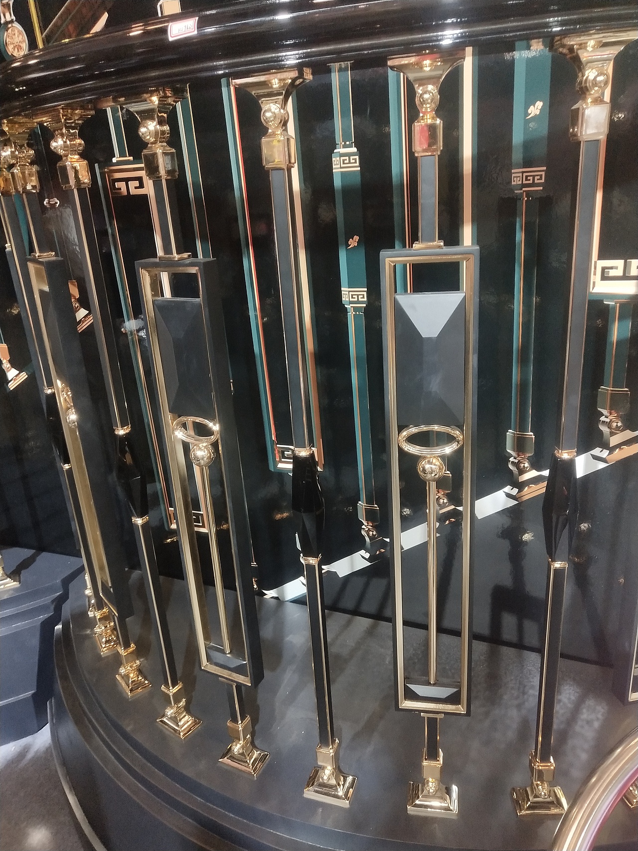 现代新流行的铝镁合金立柱  轻奢贵气