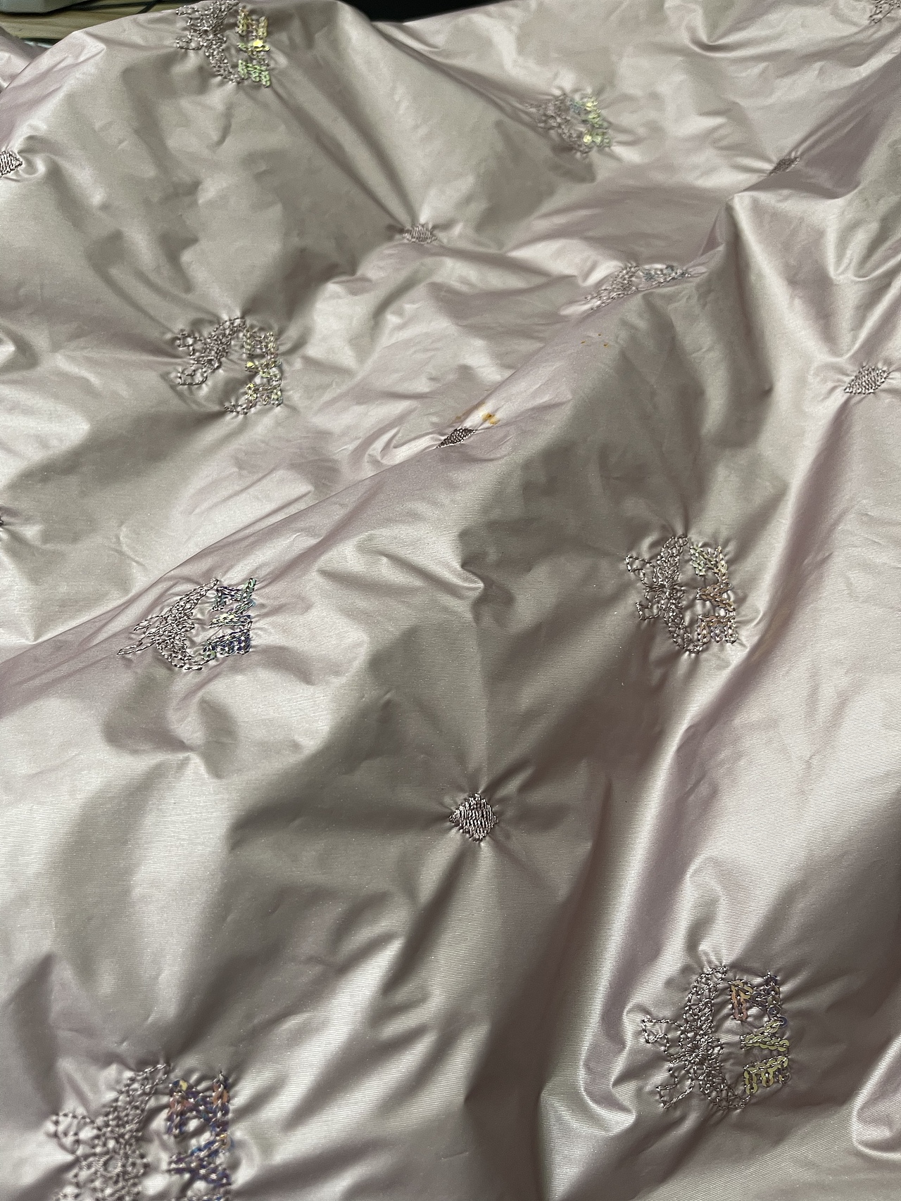 羽绒服 绣花面料新款