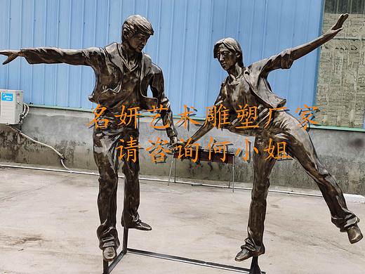 浪漫公园工艺品诉说两人的相遇玻璃钢爱情主题人物雕像