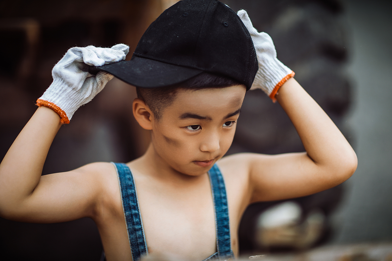 开着保时捷去修挖掘机的修理工（图ZMzE3OTUzNDcy） - 人像摄影 - 站酷设计师王艺萌原创素材 - 站酷ZCOOL