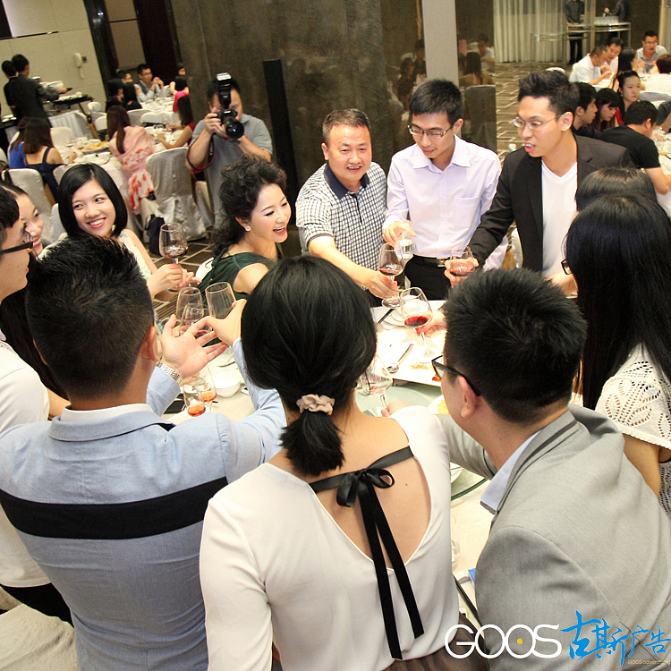 广州女装拍摄 男装拍摄专业摄影设计 服装摄影鞋子男包女包鞋子摄影拍摄专业摄影设计 五金饰品拍摄拍摄（图ZMjE2MzYwMTY=） - 人像摄影 - 站酷设计师古斯广告原创素材 - 站酷ZCOOL