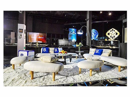 Booking公司客户定制抱枕（个人主页-ZMzgzNTAyMzY=） - 其他手工艺 - 站酷设计师SSAN珊原创素材 - 站酷ZCOOL