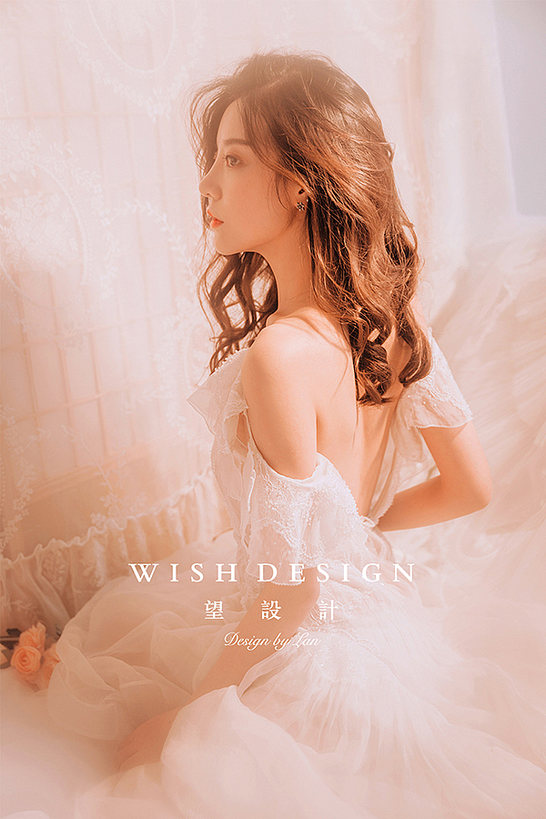 穿白裙的文艺少女