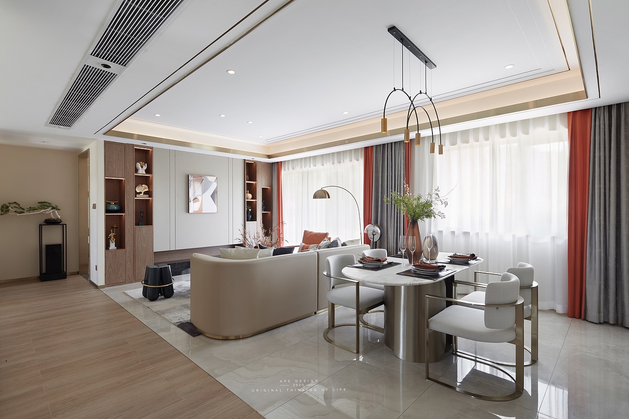 餐厅与客厅以横厅的格局,摆上大理石台面的餐桌,搭配金属边的皮质餐椅