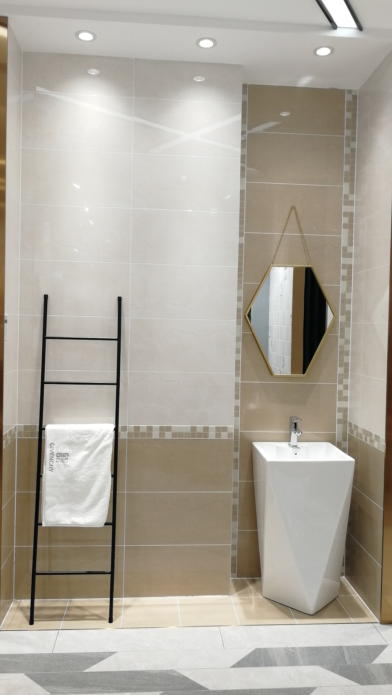 郎玛瓷砖店 瓷砖门店实景摄影（图ZMTg3NDYwNjMy） - 环境/建筑摄影 - 站酷设计师郎玛瓷砖原创素材 - 站酷ZCOOL