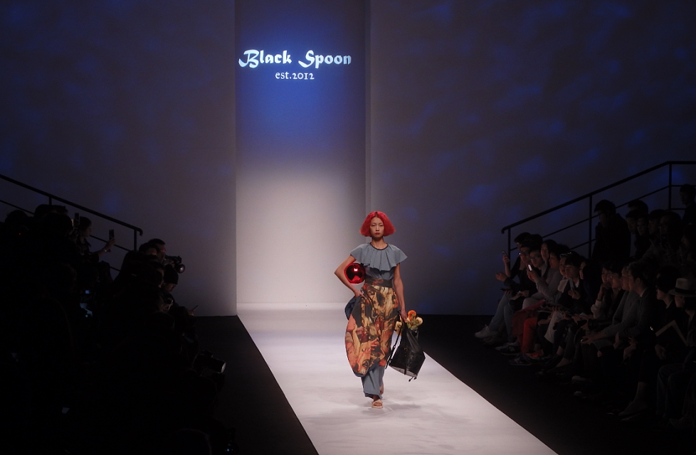 魔烁 #上海时装周2015秋冬# black spoon