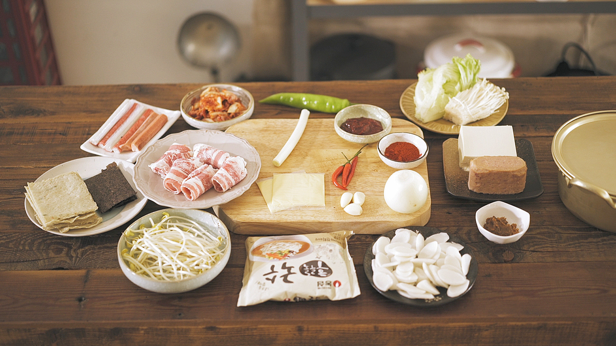 味蕾时光 第13集 韩式部队火锅（图ZMzc0MDkzMDA=） - 产品摄影 - 站酷设计师小蓝叔原创素材 - 站酷ZCOOL