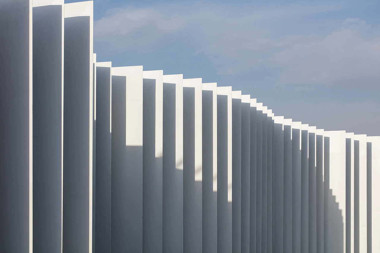 CUN寸DESIGN|遇见一束光的设计-葡萄牙SERIP灯具展厅（图ZMjQ1NjY3MTg0） - 家装设计 - 站酷设计师CUN寸匠原创素材 - 站酷ZCOOL