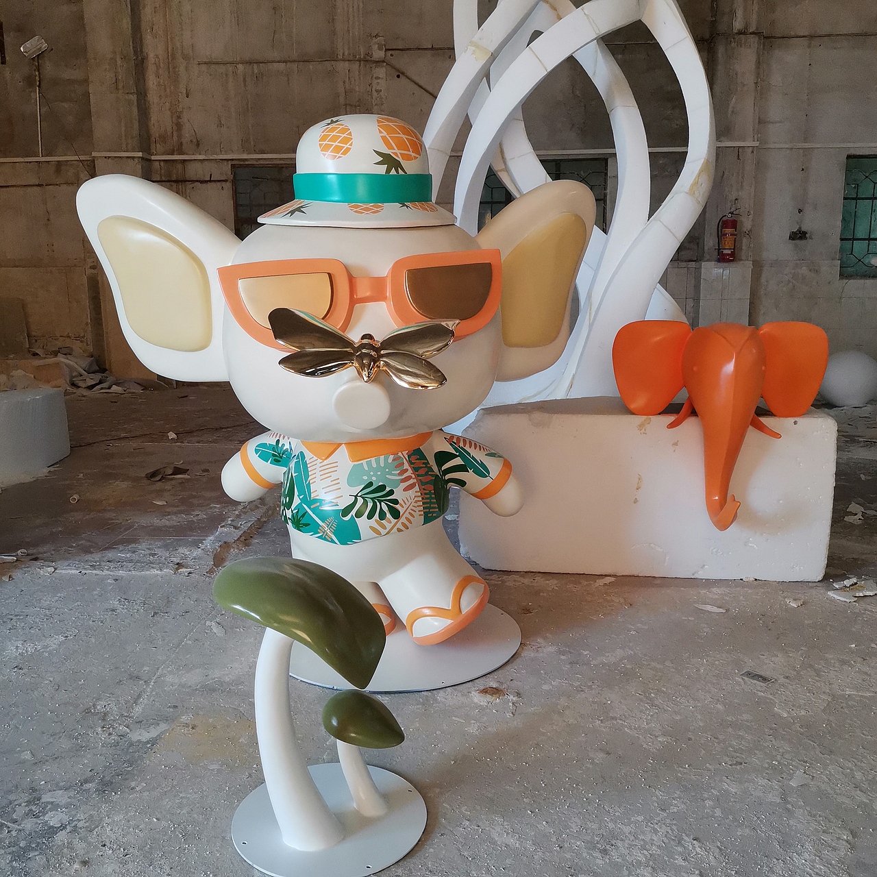 玻璃钢卡通大象雕塑 动物卡通定制 卡通人物 景观小品