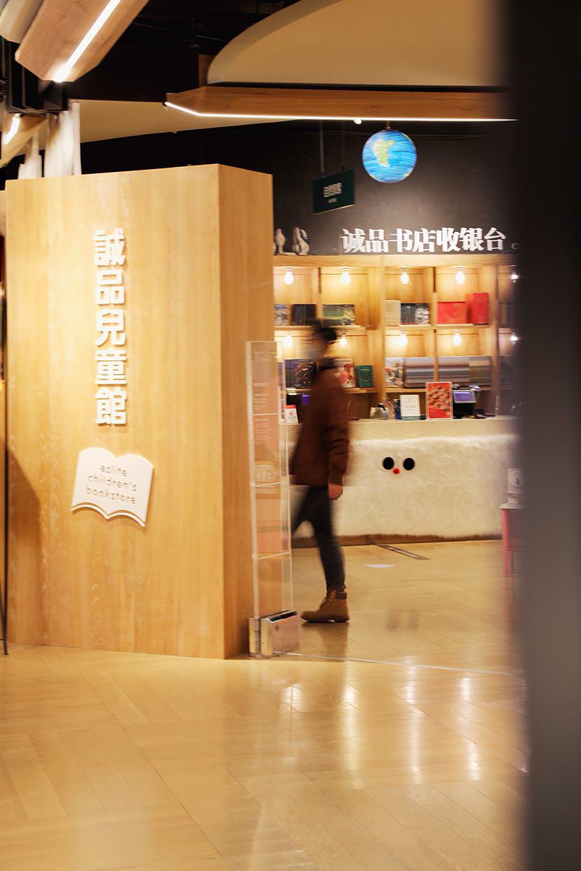 「毛毛怪」 | 2021诚品圣诞美陈（图ZMzUyODE2MjE2） - 展陈设计 - 站酷设计师囍爷原创素材 - 站酷ZCOOL