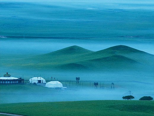 这里是中国。  山川湖海，天地与爱。