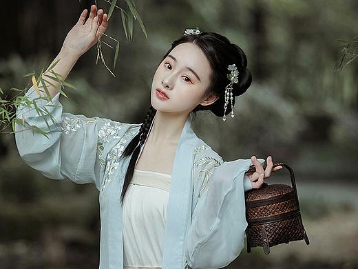 汉服设计/木梨枝《照颜》