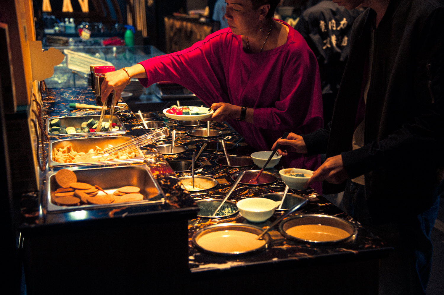 路过一家火锅店