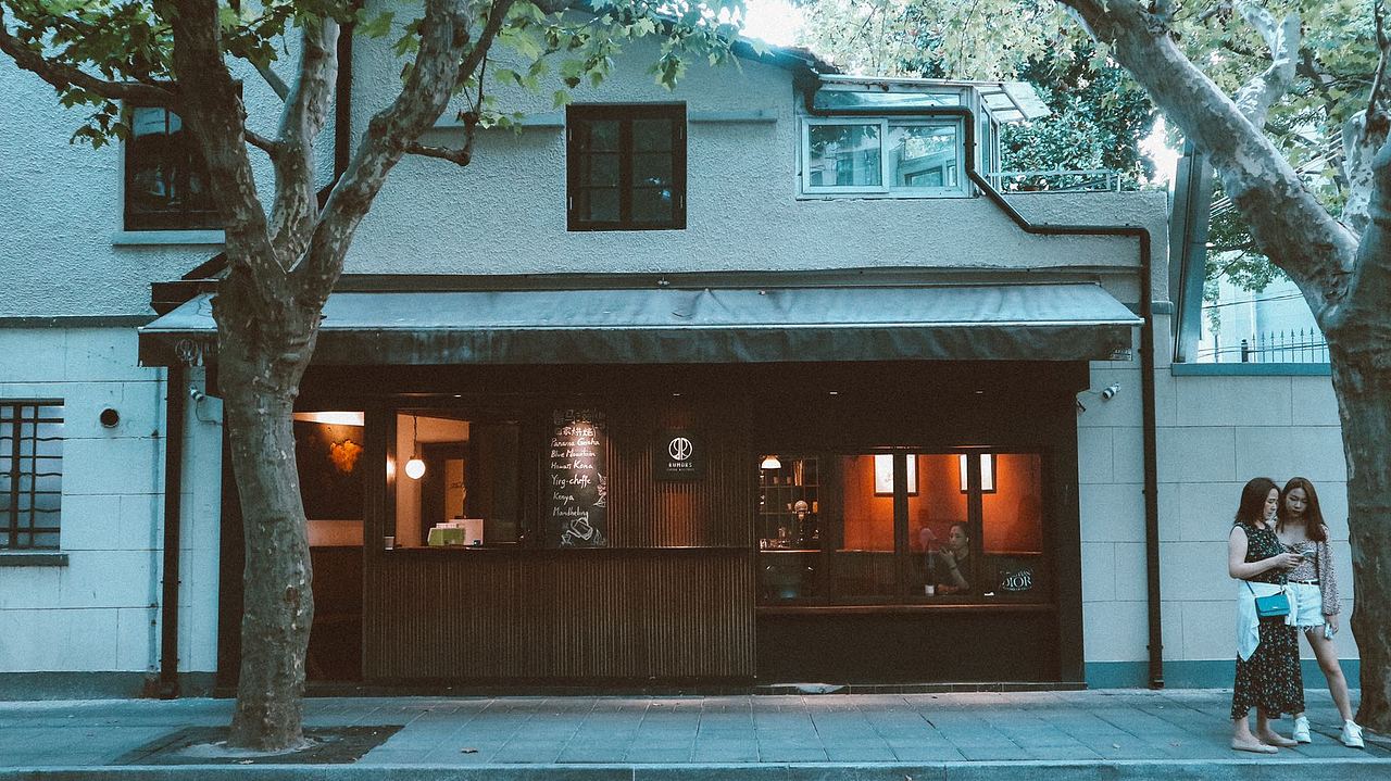 武康路众生相（图ZMjI0MTMyNDA0） - 人文/纪实摄影 - 站酷设计师訑不疑原创素材 - 站酷ZCOOL