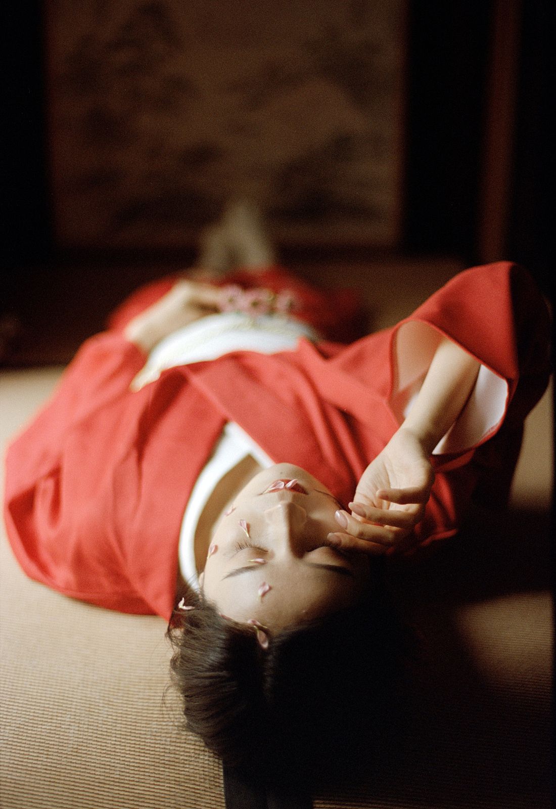 赤い体の前と目の中（图ZMjQ3MjM3ODU2） - 人像摄影 - 站酷设计师浮光Discrete原创素材 - 站酷ZCOOL