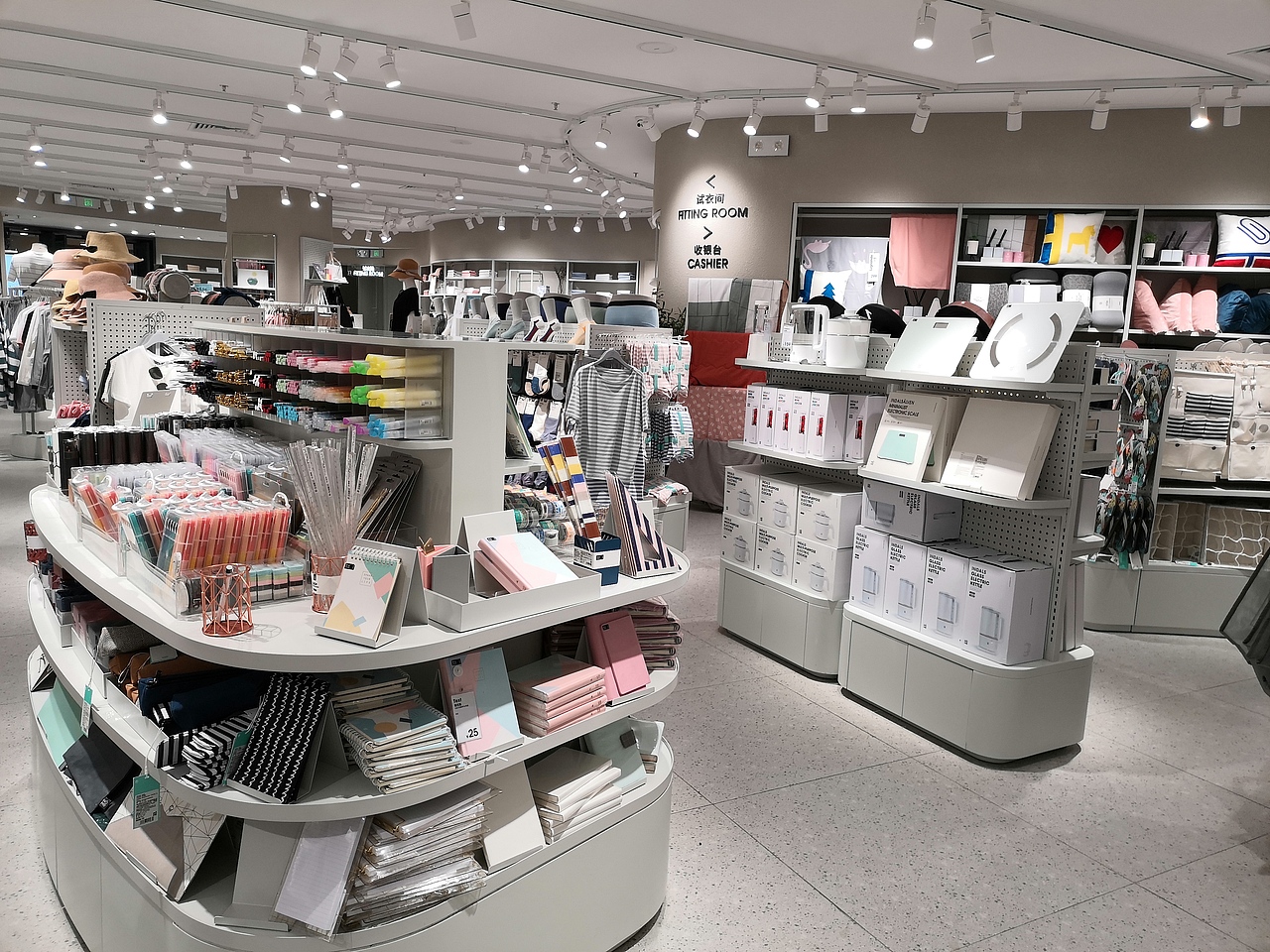 广州nome诺米货架厂给您推荐母婴店货架选择