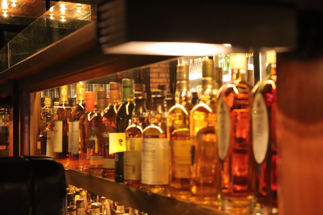 Bar & She（图ZMTgwNTA1Mjgw） - 产品摄影 - 站酷设计师是进击的脸猫呀原创素材 - 站酷ZCOOL