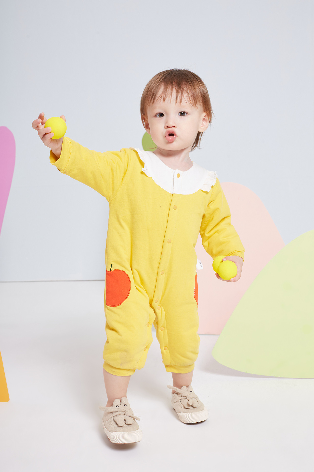 時尚小熊童裝拍攝（圖ZMzMyOTUwMTYw） - 時尚/藝術攝影 - 站酷設計師廣州騰瑜廣告攝影原創(chuàng)素材 - 站酷ZCOOL