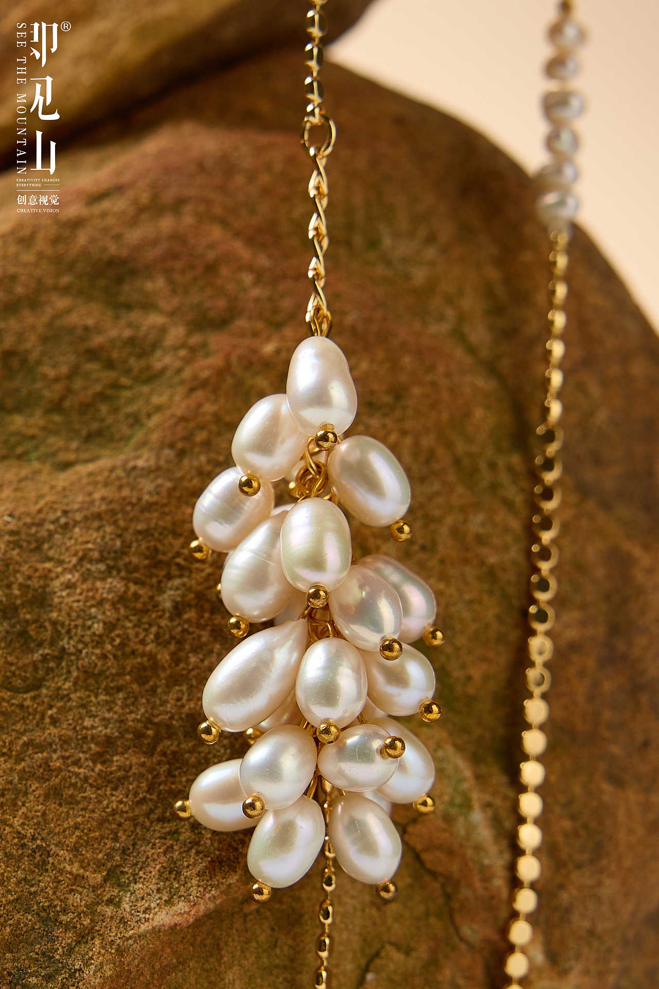 在岩石之上，探索永恒的艺术之美｜产品摄影（图ZMzc5Nzk4MDc2） - 产品摄影 - 站酷设计师即见山创意视觉原创素材 - 站酷ZCOOL