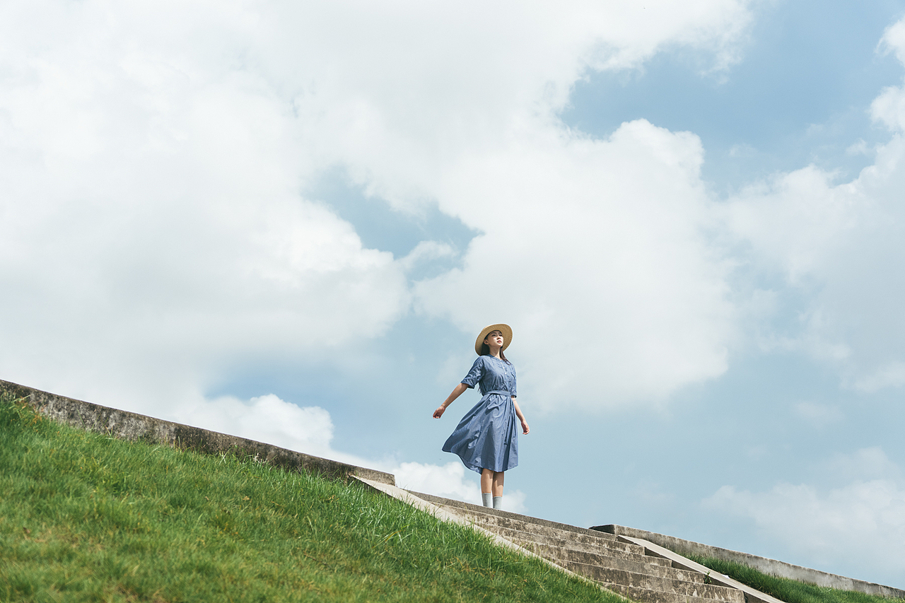 像凛冬星夜的月光,像初夏清晨的微风。