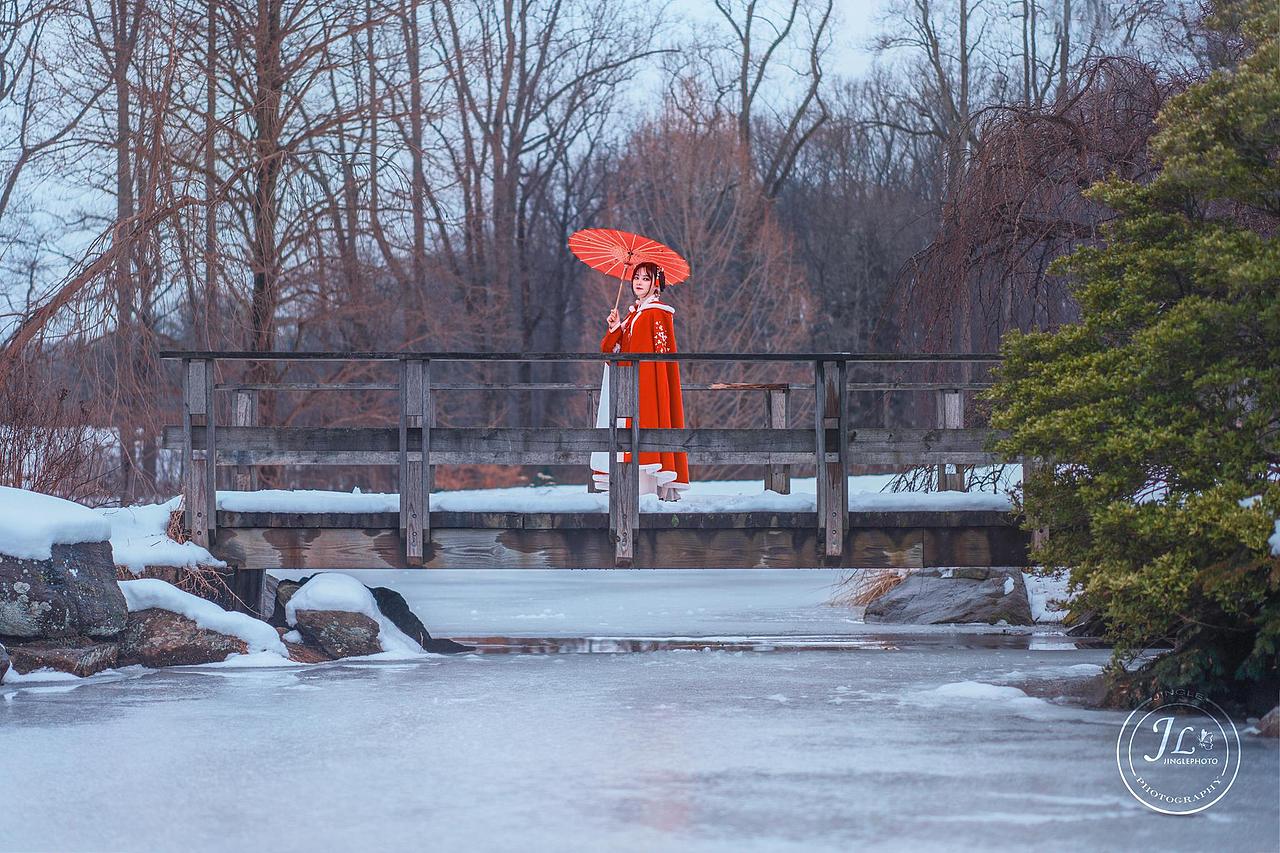 《红尘雪》红色汉服
