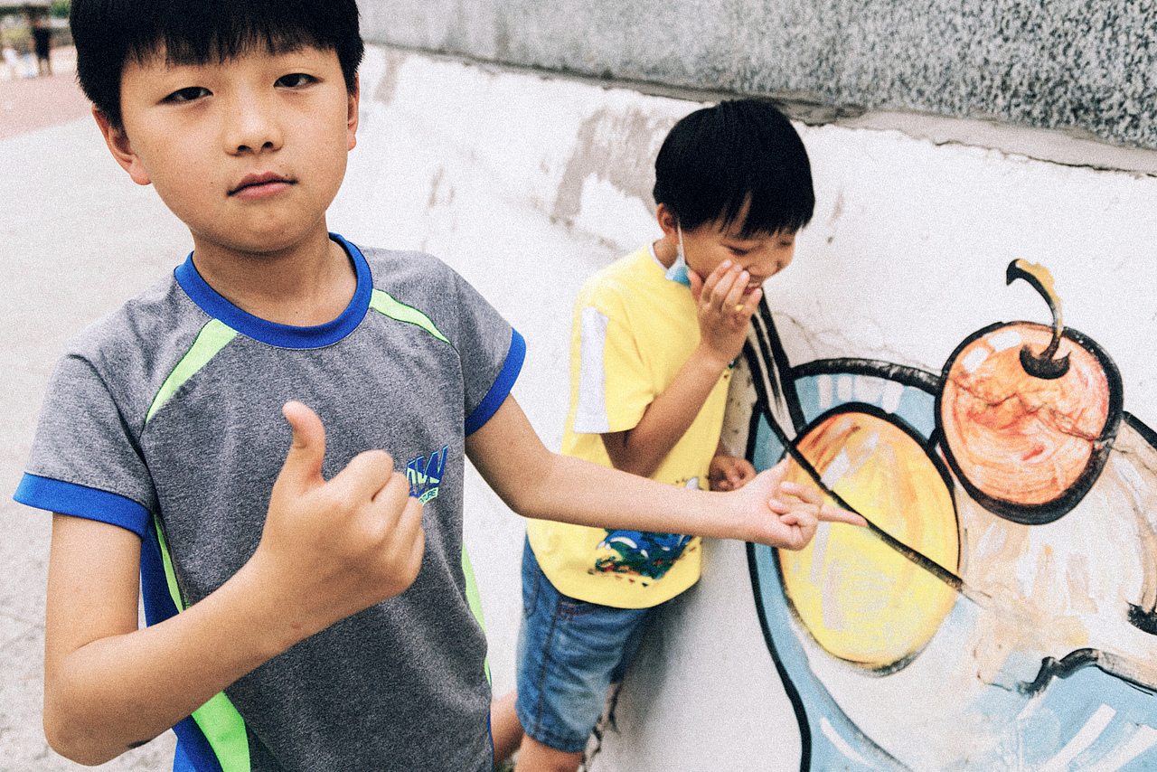 河边漫步（清）