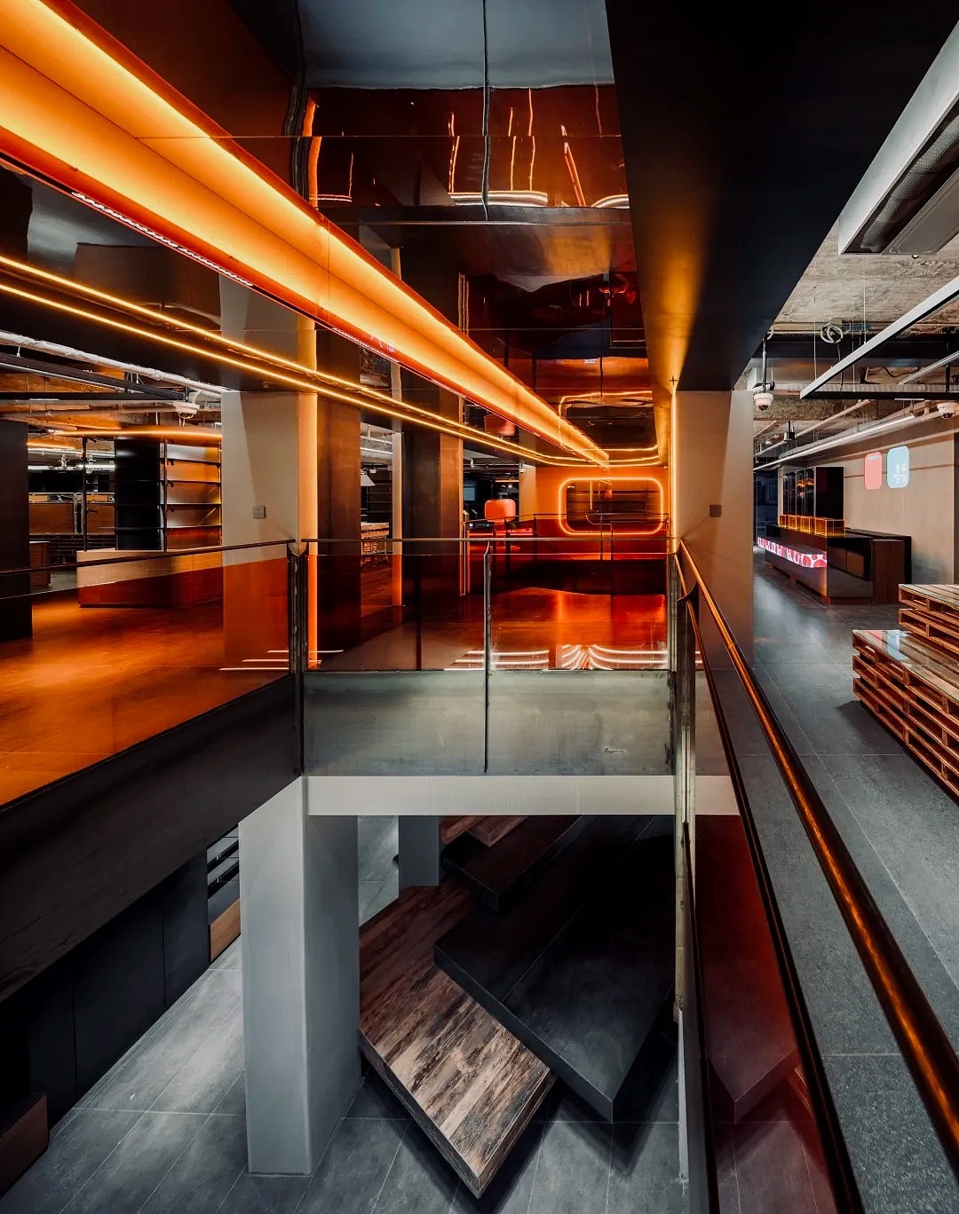 崔树新作 | 三里屯的“番茄”红了