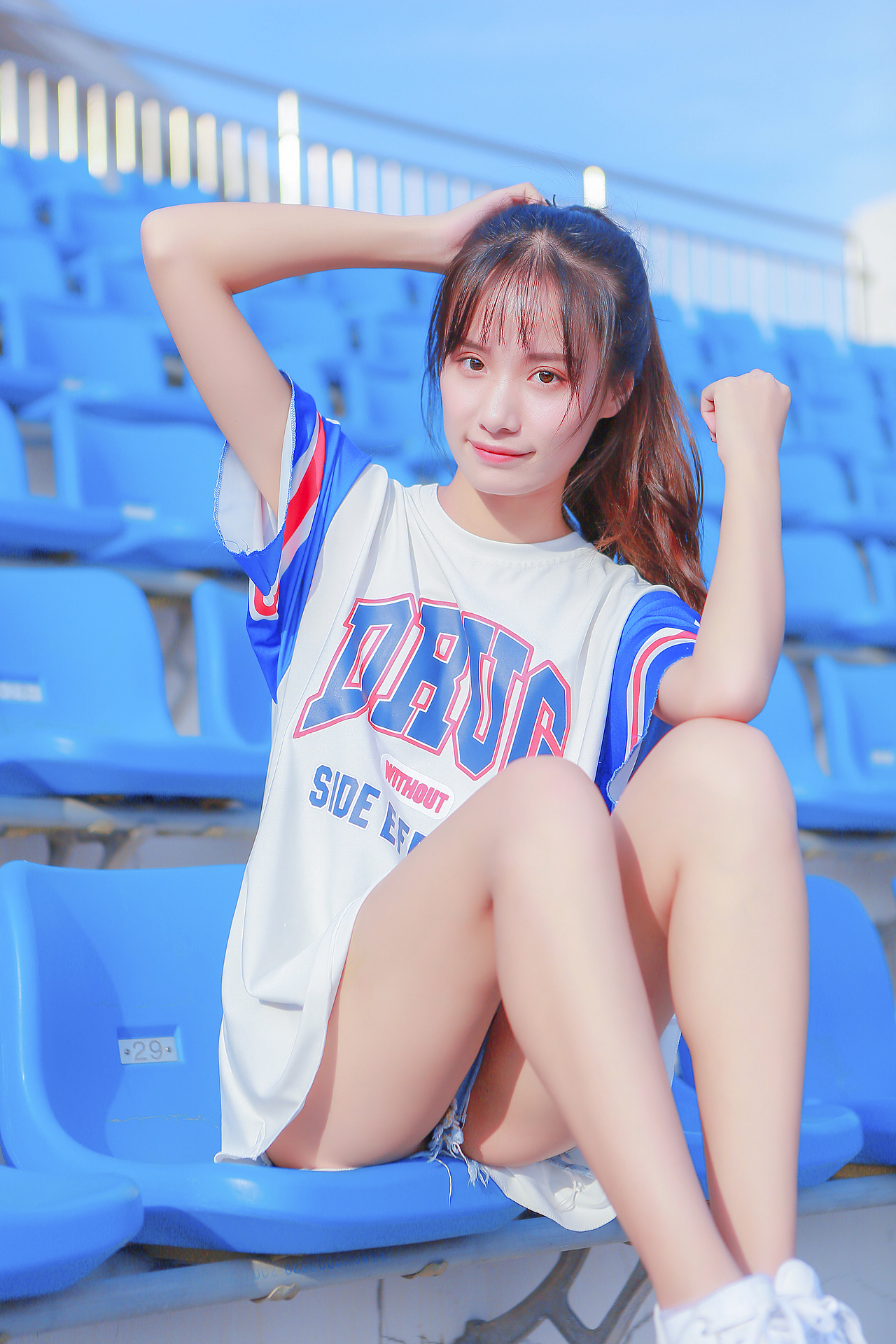 校园操场看台少女风人像后期（图ZMzAwODYyNDY0） - 其他摄影 - 站酷设计师婷创意原创素材 - 站酷ZCOOL