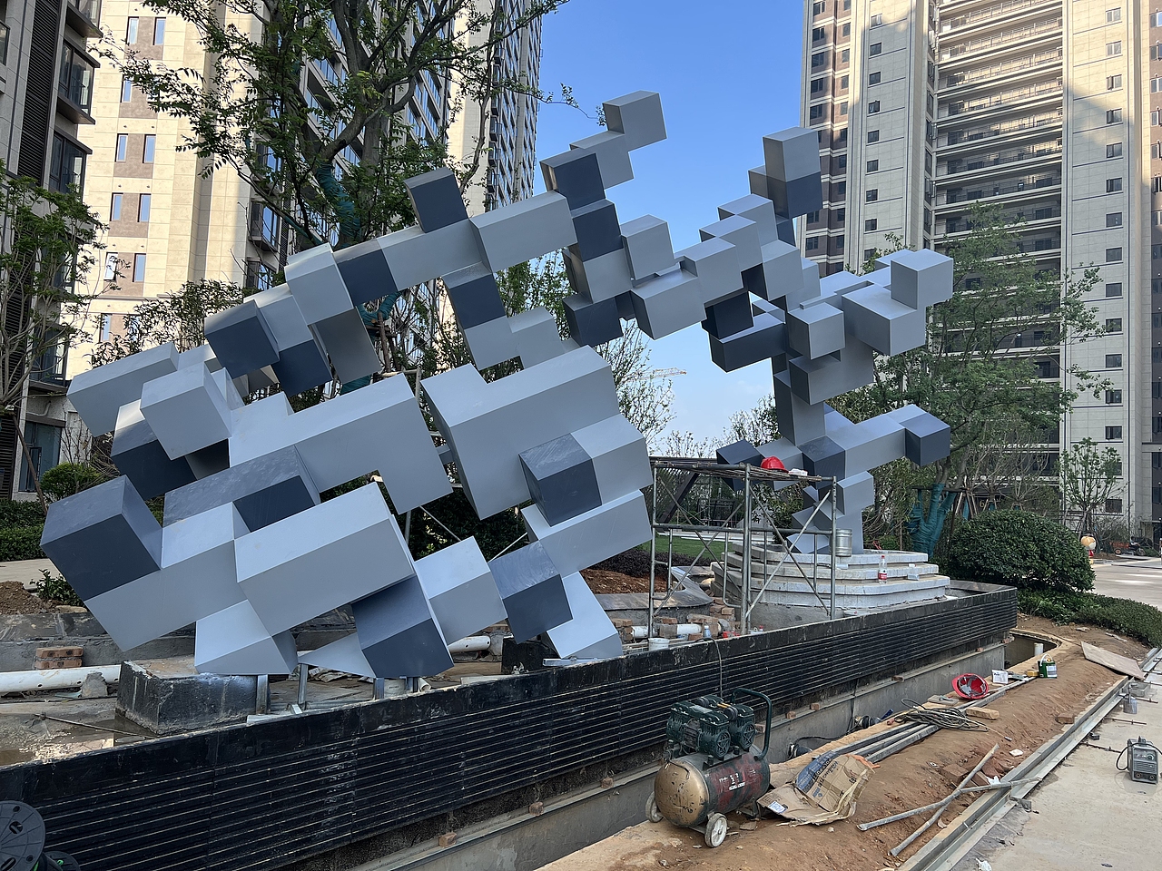 南昌-高端-小区-大门-水景-正方体-雕塑-制作过程展示（图ZMzQ4NzgwMDA4） - 雕塑 - 站酷设计师德森雕塑标识景观原创素材 - 站酷ZCOOL