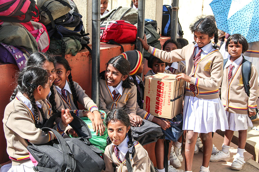 斯里兰卡/努沃勒埃利耶/茶园中的一所学校