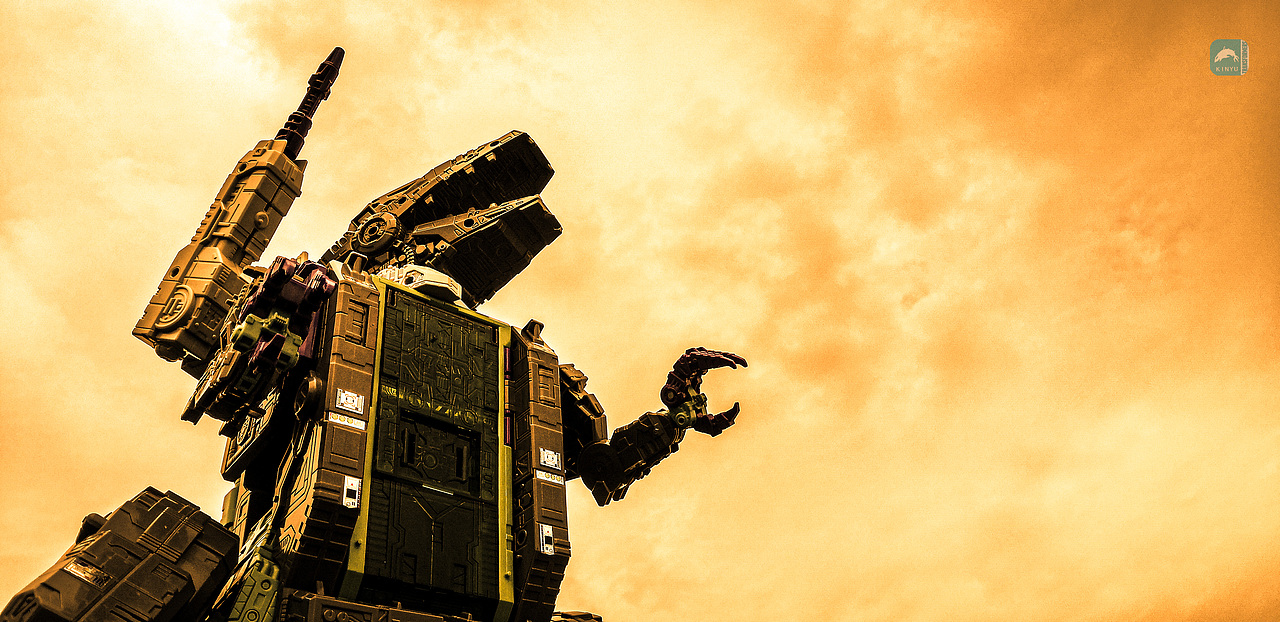 变形金刚泰坦级铁甲龙