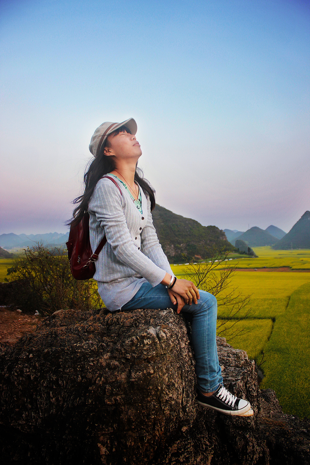 抬头仰望天,希望就在前方