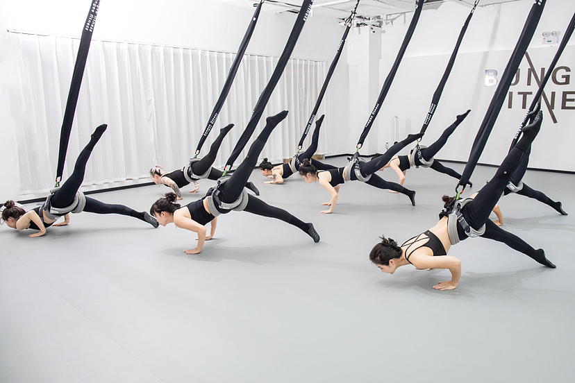 室内蹦极（图ZMzUyNDE0OTIw） - 时尚/艺术摄影 - 站酷设计师喂马摄影原创素材 - 站酷ZCOOL