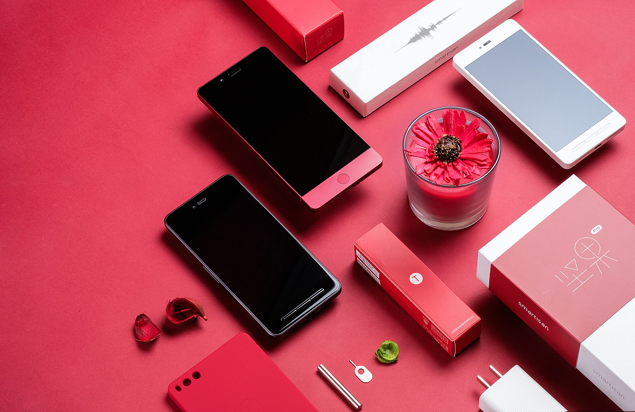 锤子坚果pro酒红色 大红大金的闷骚时代